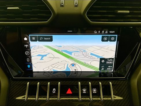 Used 2023 Lamborghini Urus Performante AWD/4WD image 13