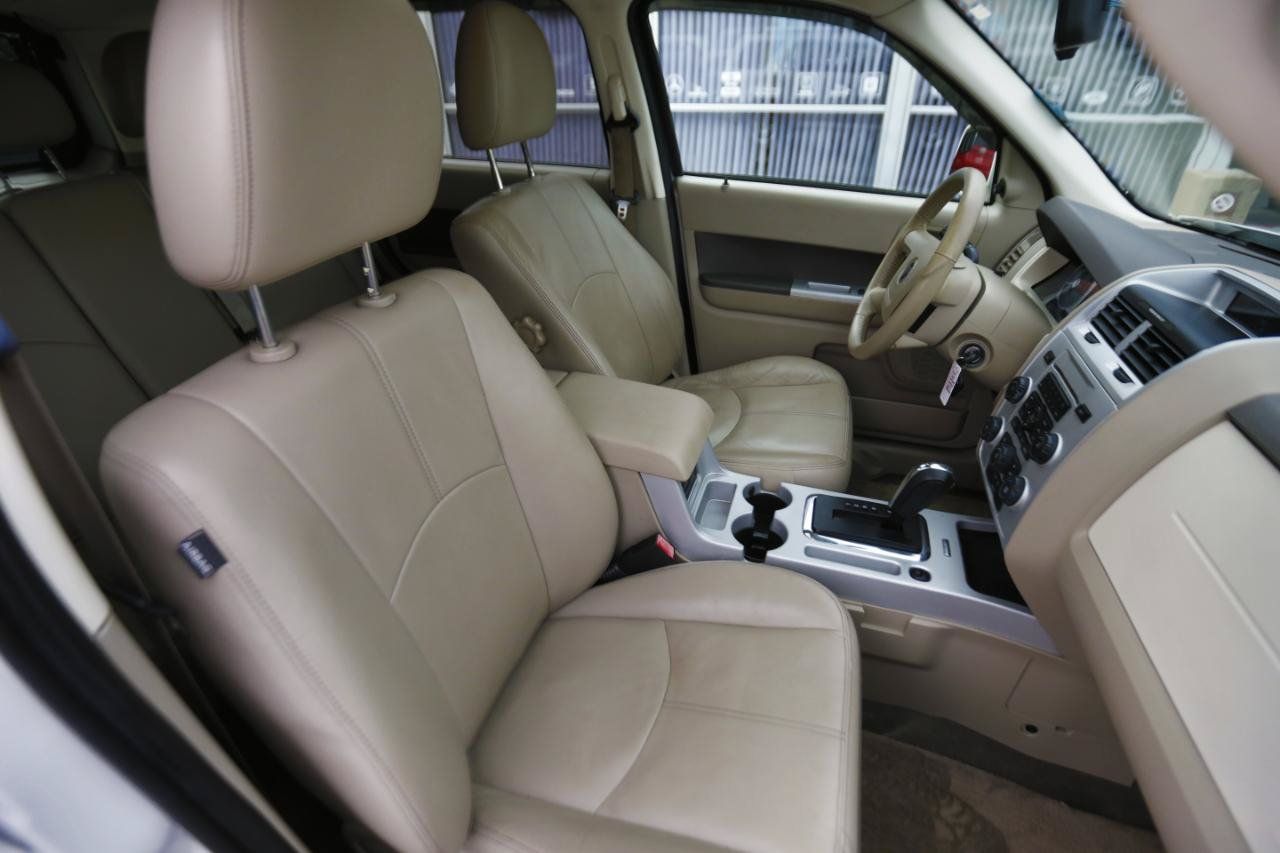Used 2010 Mercury Mariner Premier FWD image 19