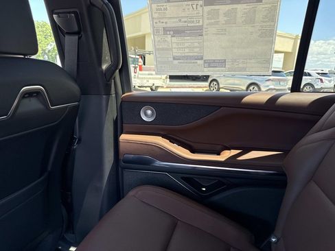 New 2026 Lincoln Navigator Reserve AWD/4WD image 16