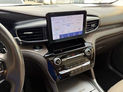 Used 2021 Ford Explorer Platinum w/ Equipment Group 601A image 22