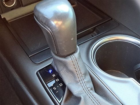 Used 2022 Toyota Camry SE image 26