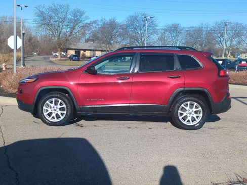 Used 2016 Jeep Cherokee Sport w/ Cold Weather Group image 5