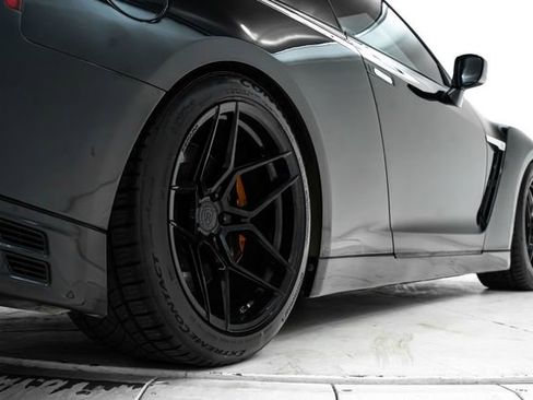 Used 2016 Nissan GT-R Premium image 13