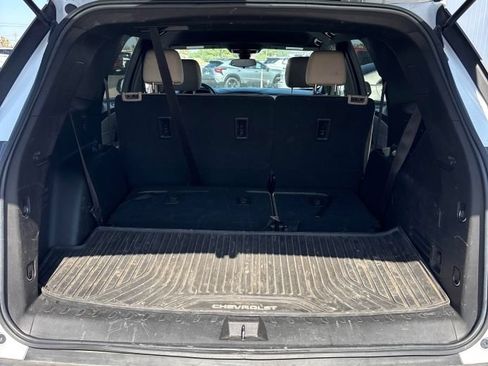 Used 2023 Chevrolet Traverse LS FWD image 9