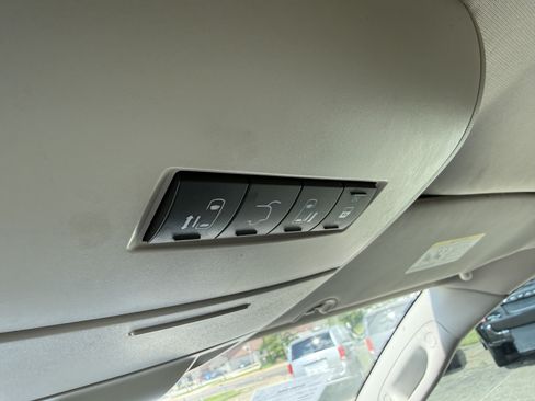 Used 2012 Dodge Grand Caravan SXT FWD image 27