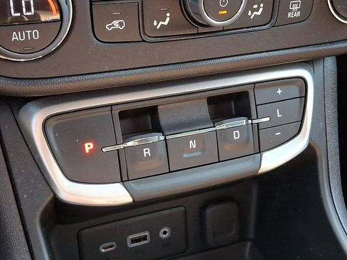 Used 2024 GMC Terrain SLE w/ Driver Convenience Package AWD/4WD image 15