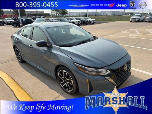 Used 2025 Nissan Sentra SR w/ SR Premium Package FWD image 1
