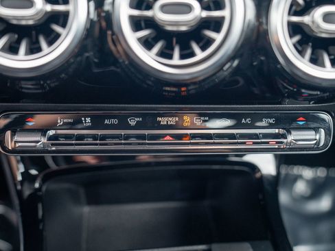 Used 2021 Mercedes-Benz CLA 250 4MATIC image 17