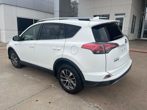 Used 2017 Toyota RAV4 XLE image 8