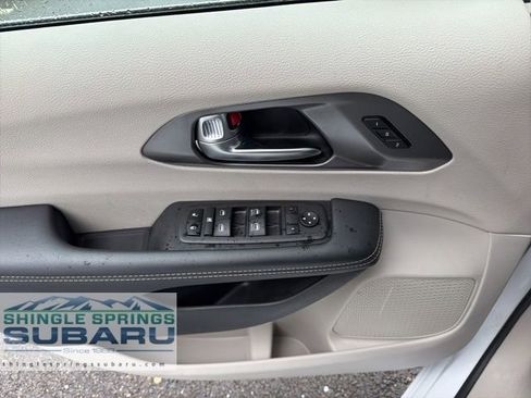 Used 2024 Chrysler Pacifica Touring-L image 29
