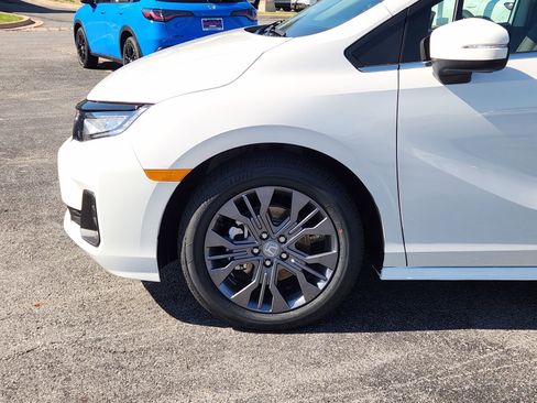 New 2026 Honda Odyssey Touring image 9