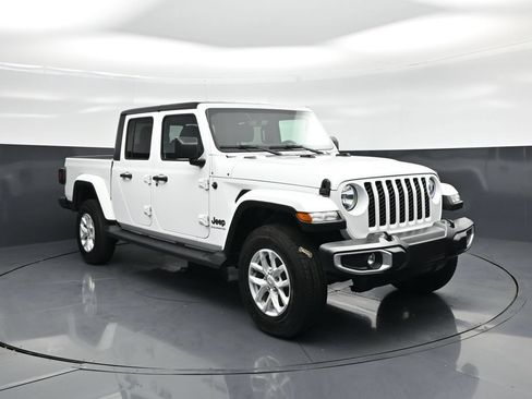 Used 2023 Jeep Gladiator Sport AWD/4WD image 50