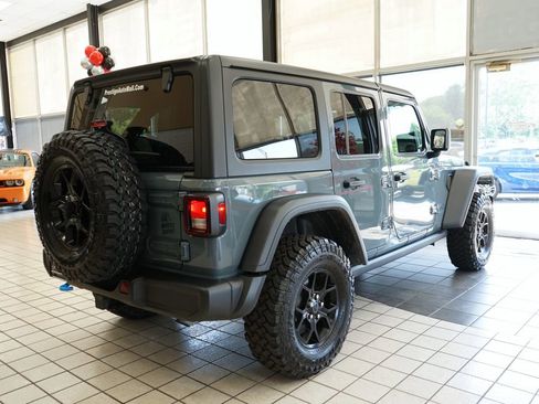 Used 2024 Jeep Wrangler Unlimited AWD/4WD image 16