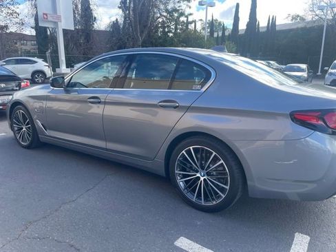 Used 2023 BMW 530e w/ Executive Package image 4
