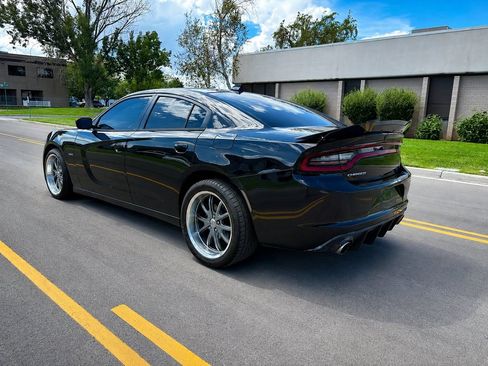 Used 2018 Dodge Charger R/T RWD image 3