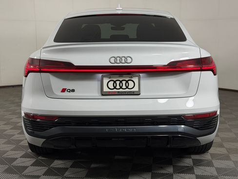 Used 2024 Audi Q8 e-tron Premium Plus AWD/4WD image 10