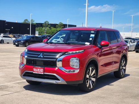 Used 2025 Mitsubishi Outlander SE AWD/4WD image 3