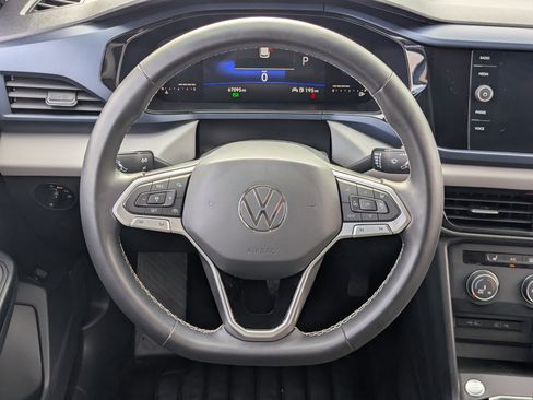 Used 2022 Volkswagen Taos SE w/ IQ.Drive SE Package image 16