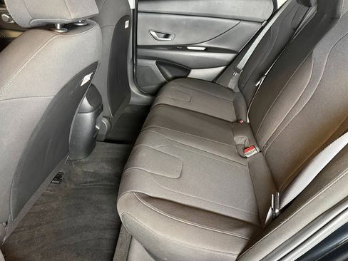 Used 2025 Hyundai Elantra SE image 20