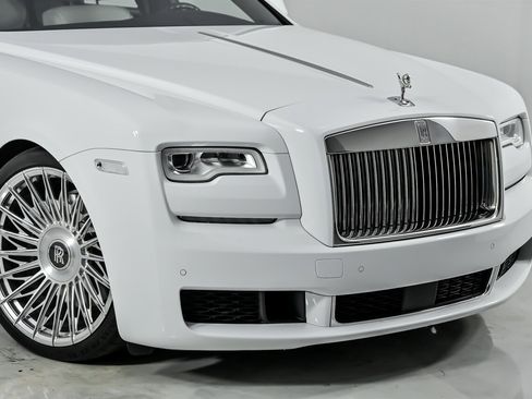 Used 2019 Rolls-Royce Ghost Extended Wheelbase image 3