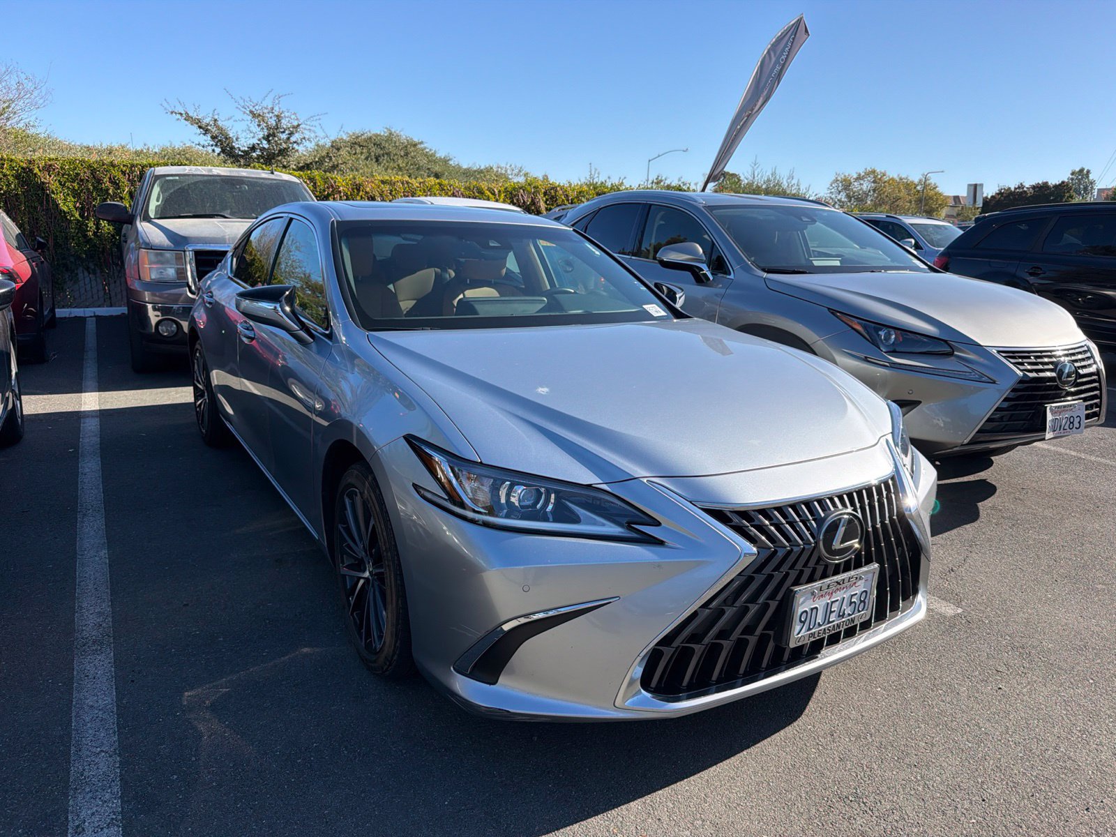 Used 2023 Lexus ES 300h w/ Premium Package FWD image 1