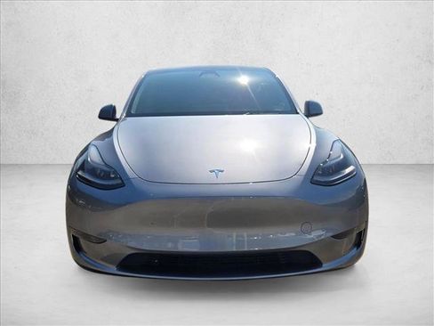 Used 2024 Tesla Model Y Long Range AWD/4WD image 2