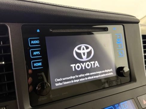 Used 2017 Toyota Sienna XLE Premium FWD image 19