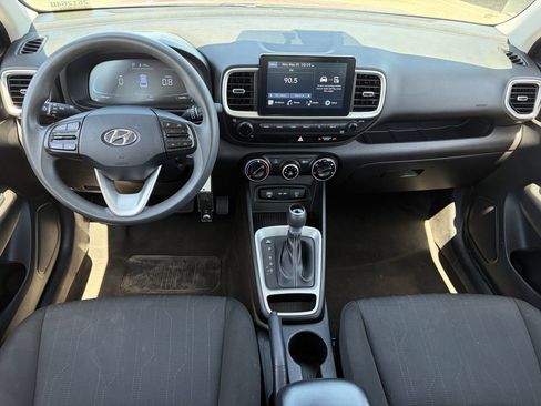 Used 2024 Hyundai Venue SE FWD image 15