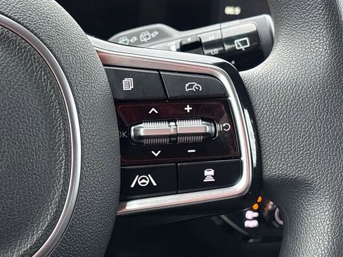 Certified 2025 Kia Sorento LX image 23