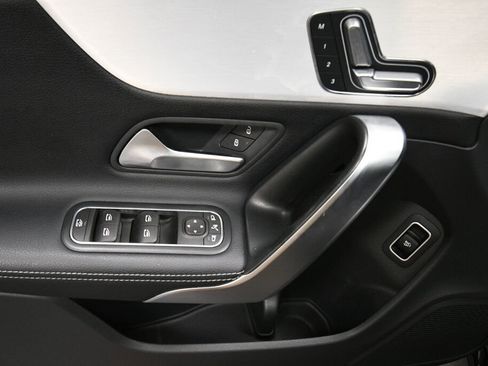 Used 2025 Mercedes-Benz CLA 250 4MATIC image 12