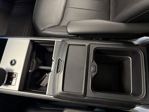 Used 2024 Land Rover Range Rover Long Wheelbase SE image 36