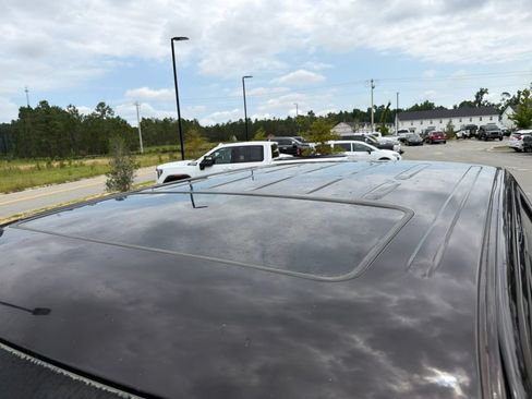 Used 2014 Ford F150 Lariat w/ Equipment Group 502A Luxury AWD/4WD image 3