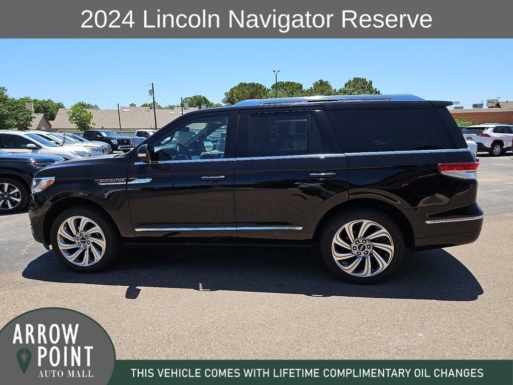 Used 2024 Lincoln Navigator Reserve AWD/4WD image 7