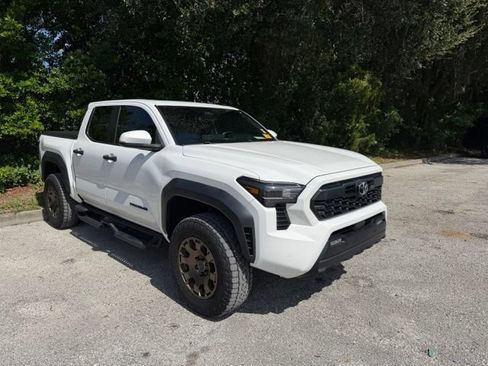 Used 2024 Toyota Tacoma TRD Off-Road w/ TRD Off Road Upgrade Package AWD/4WD image 2