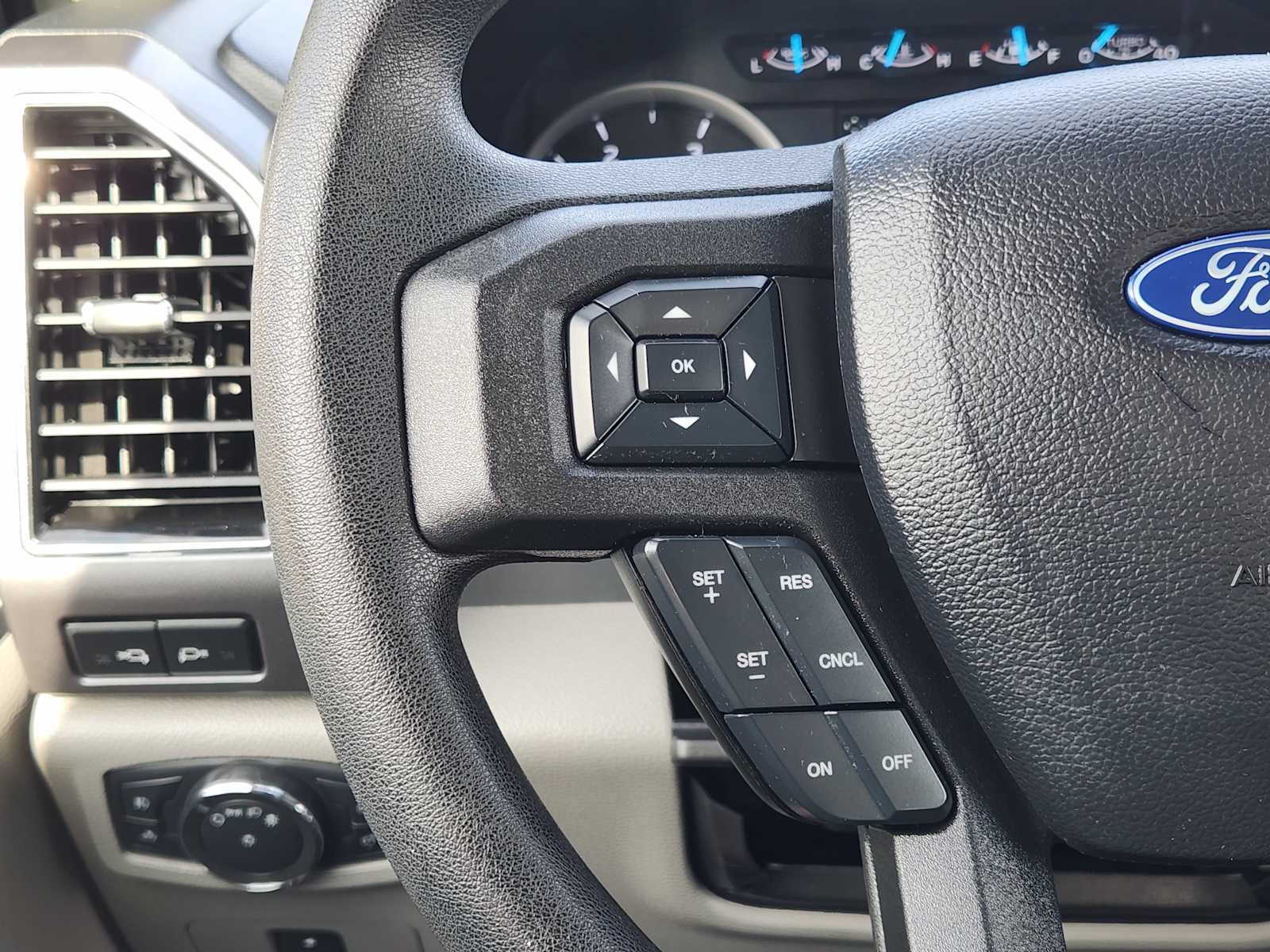 Used 2020 Ford F250 XLT w/ XLT Premium Package AWD/4WD image 26