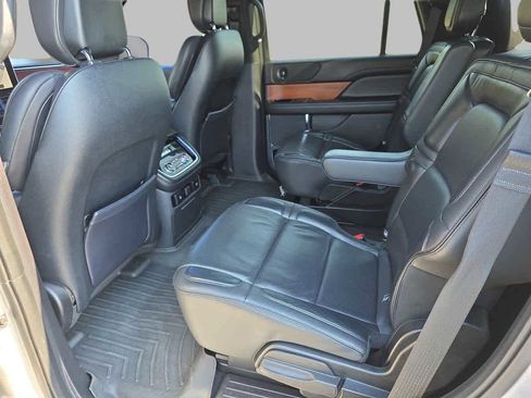 Used 2018 Lincoln Navigator Select w/ Technology Package image 15