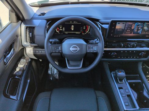 New 2026 Nissan Pathfinder SL image 17