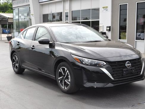 Used 2025 Nissan Sentra SV FWD image 2