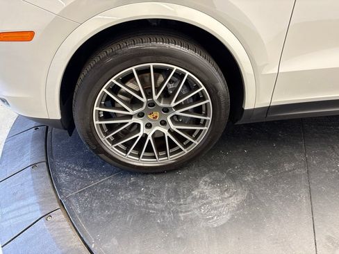 Certified 2023 Porsche Cayenne Platinum Edition AWD/4WD image 14