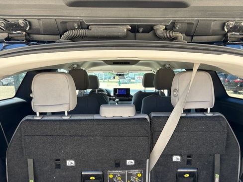 Used 2025 Toyota Sienna LE FWD image 27