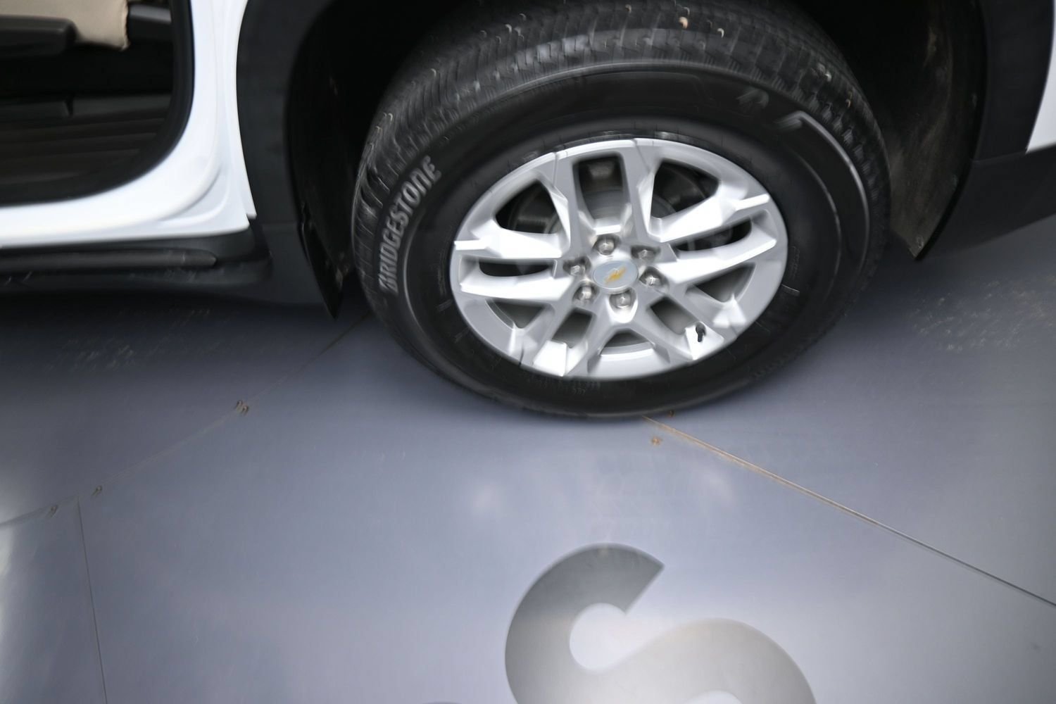Used 2022 Chevrolet Traverse LS FWD image 18