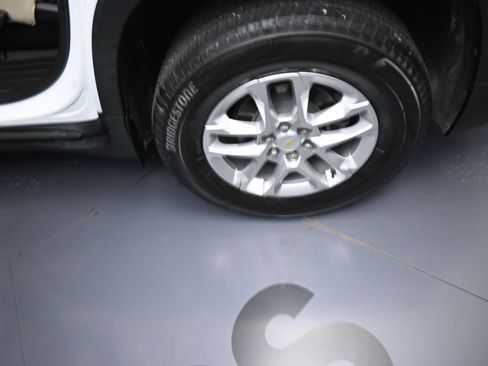 Used 2022 Chevrolet Traverse LS FWD image 18