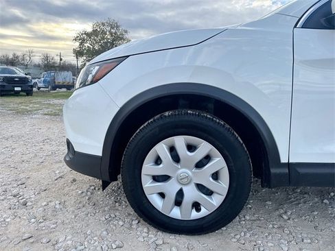 Used 2018 Nissan Rogue Sport S image 23