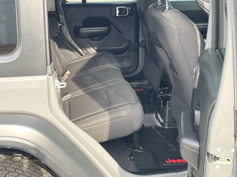 Certified 2018 Jeep Wrangler Unlimited Sport S AWD/4WD image 32