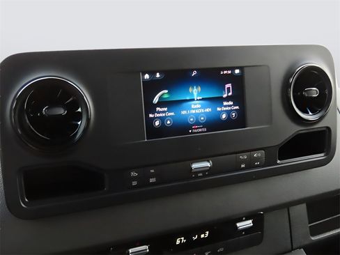 Used 2024 Mercedes-Benz Sprinter 3500 image 32