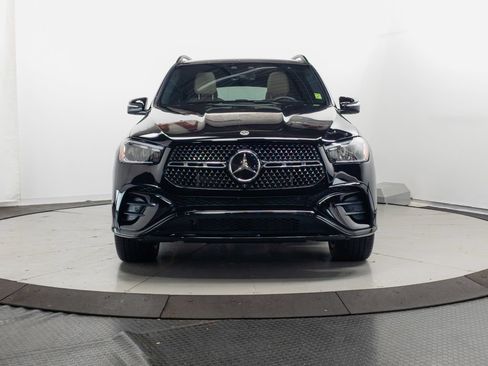 Used 2025 Mercedes-Benz GLE 450e 4MATIC w/ AMG Line Exterior image 2
