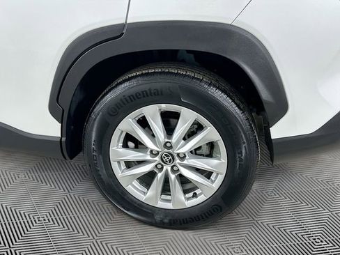 Certified 2022 Toyota Corolla Cross LE image 10