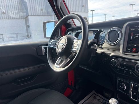 Used 2023 Jeep Gladiator Overland image 18
