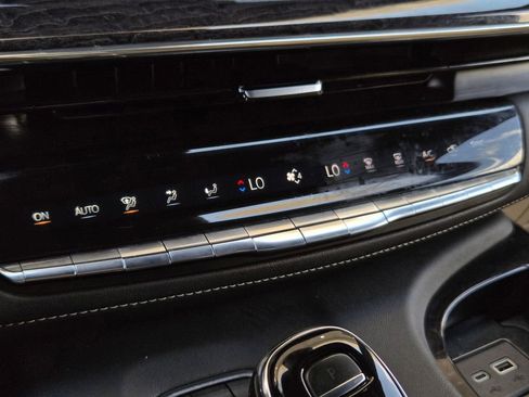 Used 2023 Cadillac Escalade Premium Luxury w/ Performance Package AWD/4WD image 19