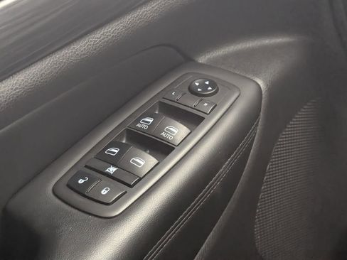 Used 2021 Jeep Grand Cherokee Laredo X AWD/4WD image 18